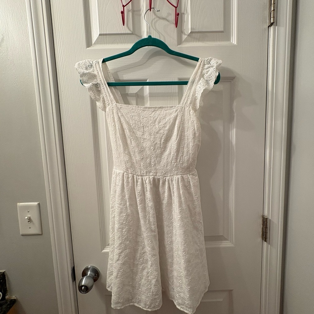White Lace Sleeveless Dress